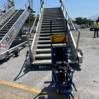 Descenso por escala de avión con la silla de evacuación Evac+Chair