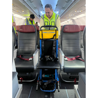 Silla de evacuación Power 900 Narrow en el pasillo de cabina de un avión