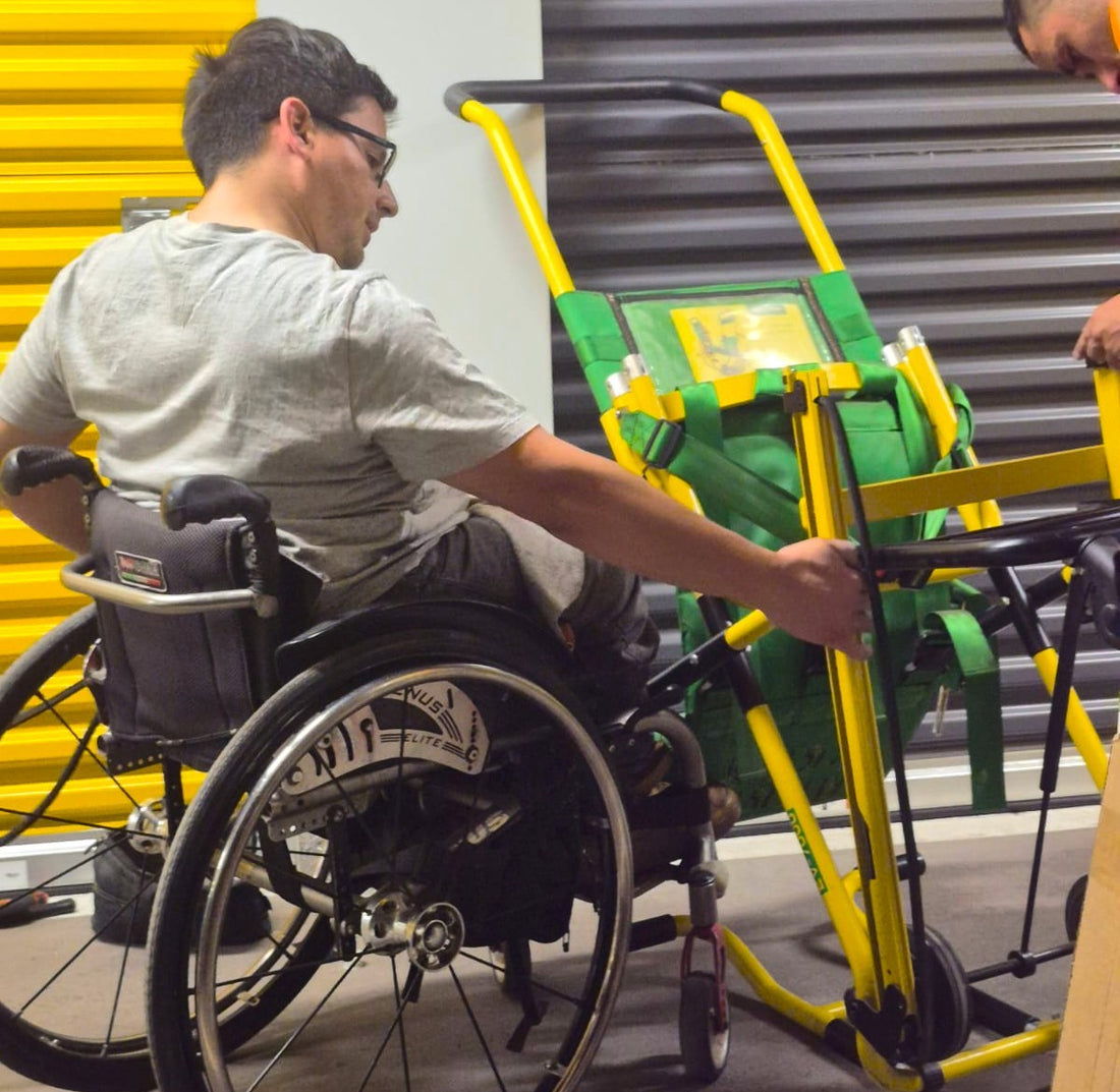 Pato Sobre Ruedas realizando mantención 