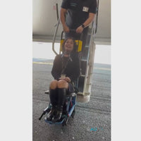 Operación de la silla de evacuación en plataforma de aeropuerto